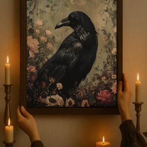 Rabe im stimmungsvollen Blumenwald Print, Krähendruck, Schwarzer Rabe im Wald, Dark Academia Decor, Raben Art, Vintage Poster, Gothic Kunst, Halloween