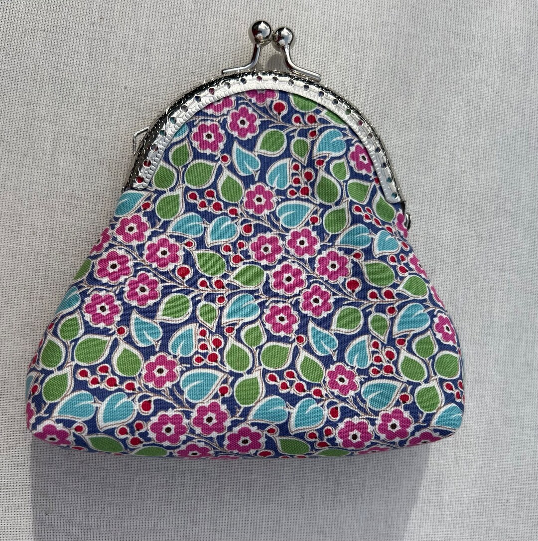 Vintage Style Clasp Purse/tilda Pie in the Sky/kiss Clasp Coin Purse