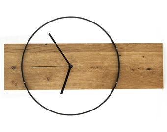 Moderne Wanduhr aus Massivholz horizontal, Eiche, minimalistische Holz Uhr mit schwarz lackiertem Holzring