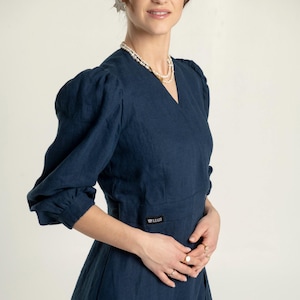 Riviera linnen midi-jurk: blauwe swingjurk voor dames met zakken