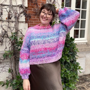 Knitting Pattern PDF GERMAN / DEUTSCH | Colourful cropped bubble sleeve knitted sweater