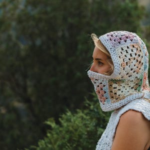 Pasamontañas Gardenia: pasamontañas de crochet, pasamontañas cuadrado de abuela, pasamontañas, capucha de crochet, bufanda con capucha de crochet, pasamontañas único, gorro de mujer