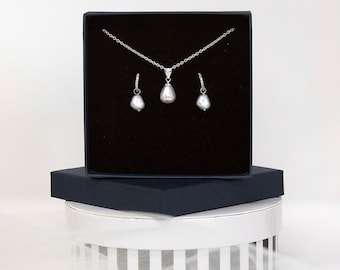 Fresh water pearl hoop earring & necklace set.