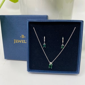 Emerald Green & silver necklace and earrings