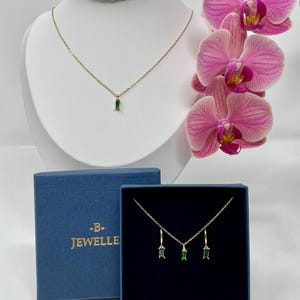 Emerald Green & Gold necklace and earrings