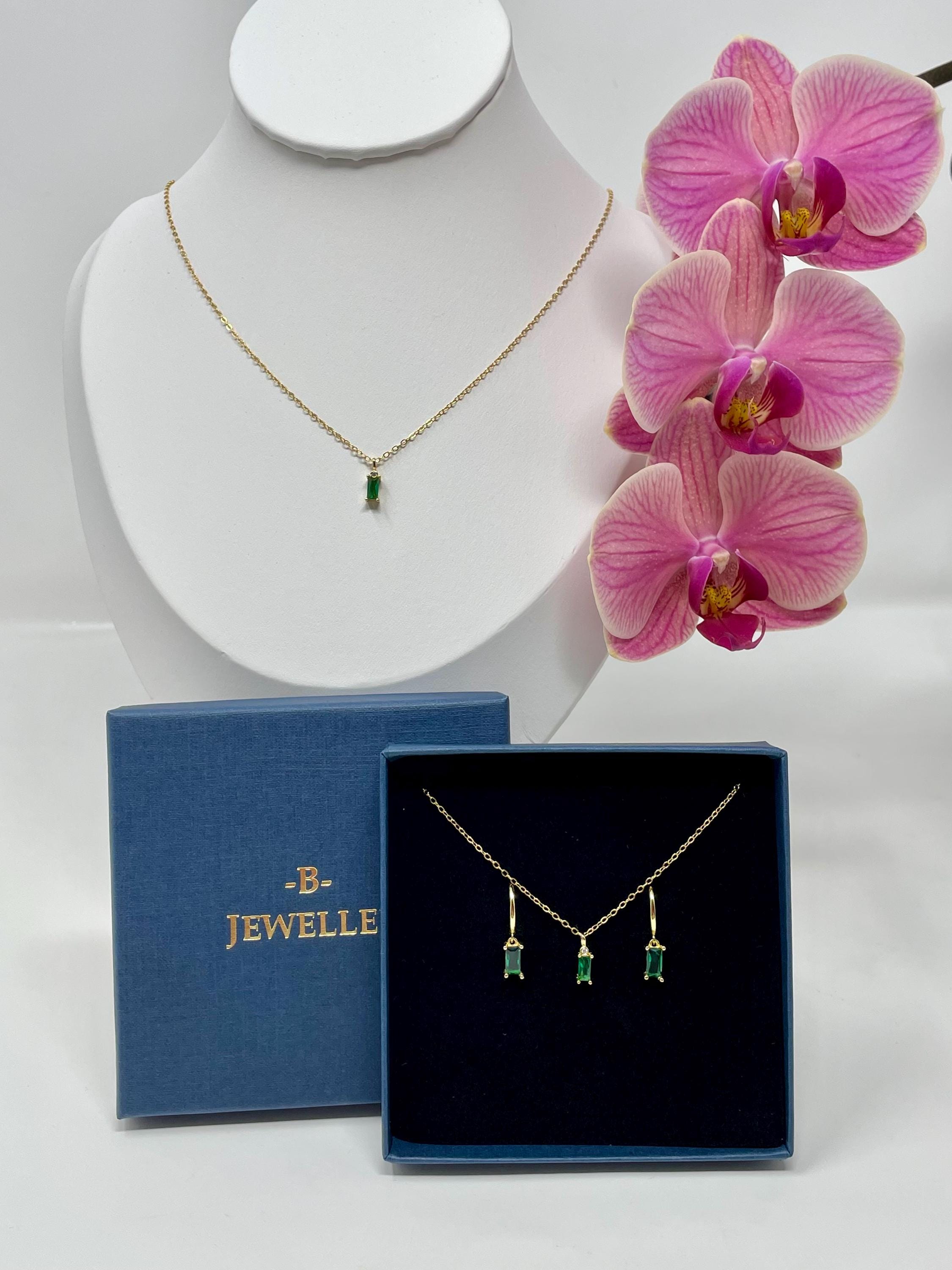 Emerald Green Gold Necklace and Earrings