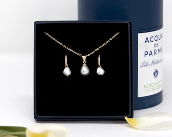 Fresh Water Pearl earrings and necklace set