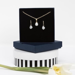 Fresh water pearl earrings & faux pearl necklace set