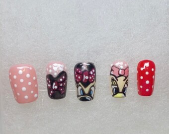 Minnie Mouse Nails