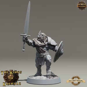 D&D Leonin Fighter/Paladin | King Goldenmane | 3D Printed Resin Miniature | 32mm | By Daybreak Miniatures