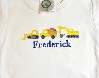 Camiseta bordada de vehículo de construcción: monograma personalizado para niño