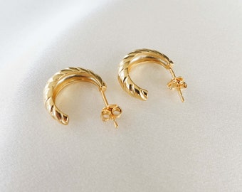 Croissant Earring, croissant mini hoops, gold curved Hoop Earrings