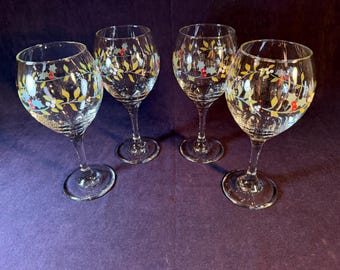 Four Winterberry Tall Wine Glasses — Pfaltzgraff