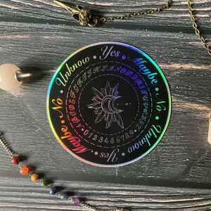 Tablero para PÉNDULO | PEGATINA DE VINILO HOLOGRÁFICA | Adivinación Brujería Ocultismo y Espiritismo | Herramienta esotérica para brujas