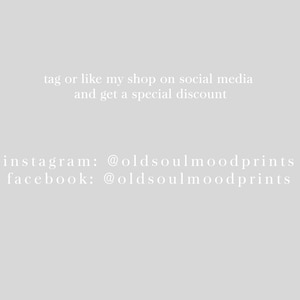 Pu&ograve; includere: Testo su sfondo bianco che recita: "tag or like my shop on social media and get a special discount" seguito da "instagram: @oldsoulmoodprints" e "facebook: @oldsoulmoodprints".