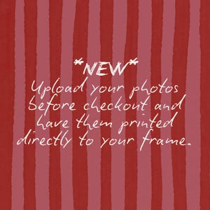 Pode incluir: Um gr&aacute;fico quadrado com listras verticais em tons alternados de vermelho escuro e rosa suave. O texto branco centralizado diz: *NEW* Upload your photos before checkout and have them printed directly to your frame.