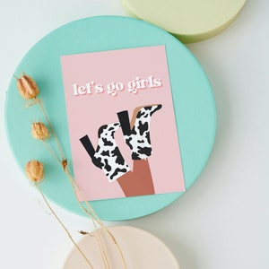 Lâchez-vous FILLES | carte de voeux, carte d'anniversaire, shania twain, allons-y les filles, homme, je me sens comme une femme bottes de cowgirl imprimé vache esthétique rose