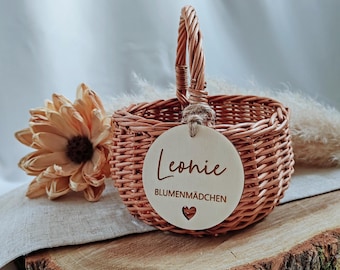 Blumenmädchen Körbchen personalisiert mit Namen | Handgeflochtenes Blumenkorb Set | Anhänger aus Holz | Hochzeit Blumenmädchen Geschenk