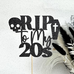 W KAŻDYM WIEKU - RIP dla moich 20s 30s 40s 50s Czaszka Trumna Gotycka Brokatowa Topper na Tort Dekoracja Imprezowa