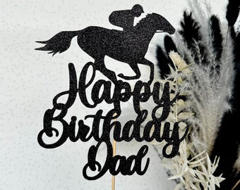 Può includere: Topper per torta in glitter nero con una silhouette di un cavallo e un cavaliere, e il testo "Happy Birthday Dad".