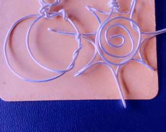 Orecchini Artemis e Apolla / Gioielli in filo fatto a mano sole e luna