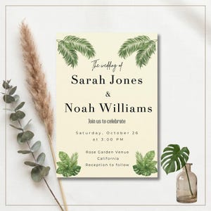 Puede incluir: Una tarjeta de invitación de boda rectangular sobre un fondo crema con ilustraciones de hojas de palma verdes en las esquinas superiores e inferiores. El texto dice: The wedding of Sarah Jones & Noah Williams, Join us to celebrate, Saturday, October 26 at 3:00 PM, Rose Garden Venue, California, Reception to follow.