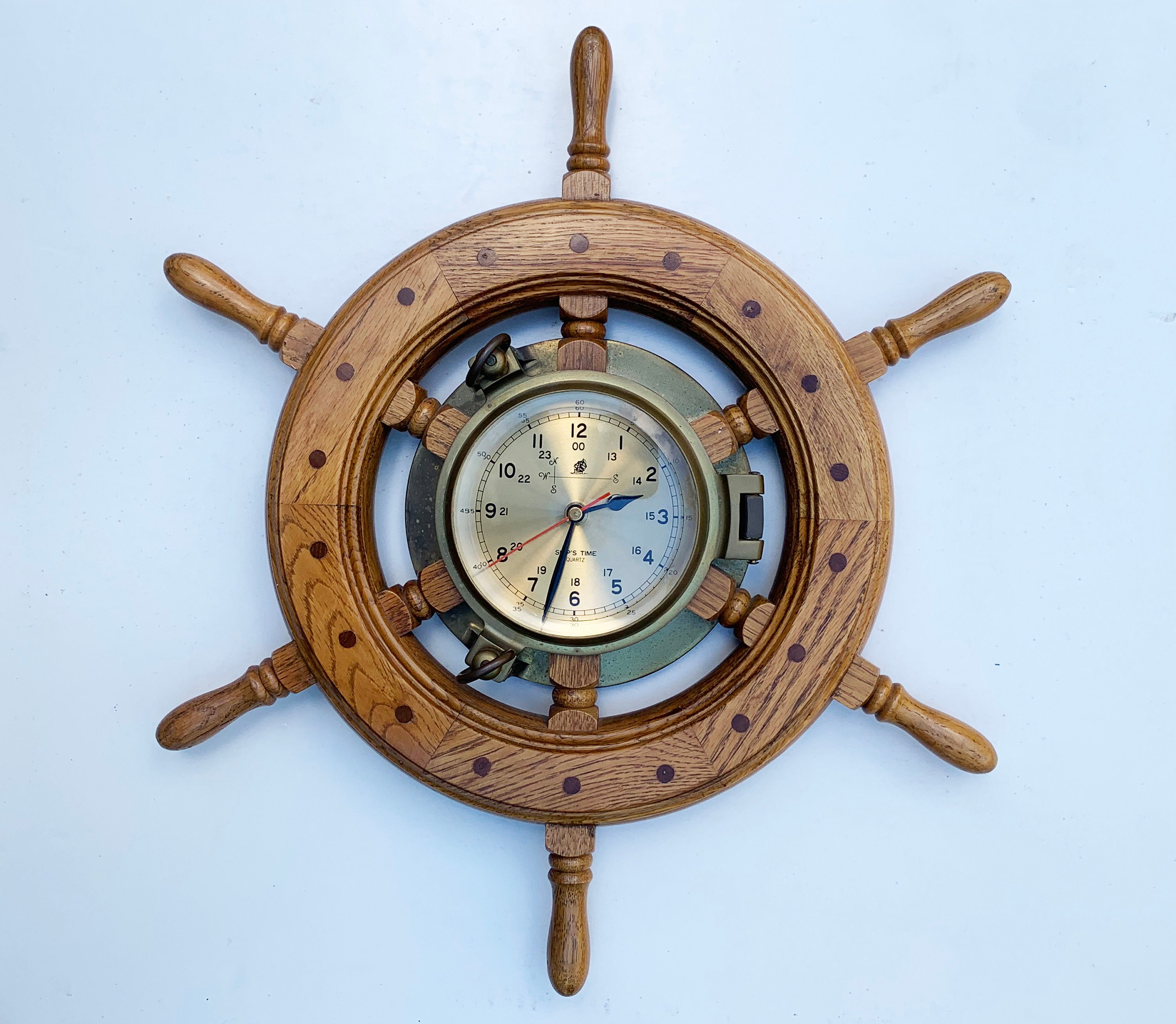 24″ Oak Ship's Wheel With Lacquered Brass Round Quartz Clock – IK