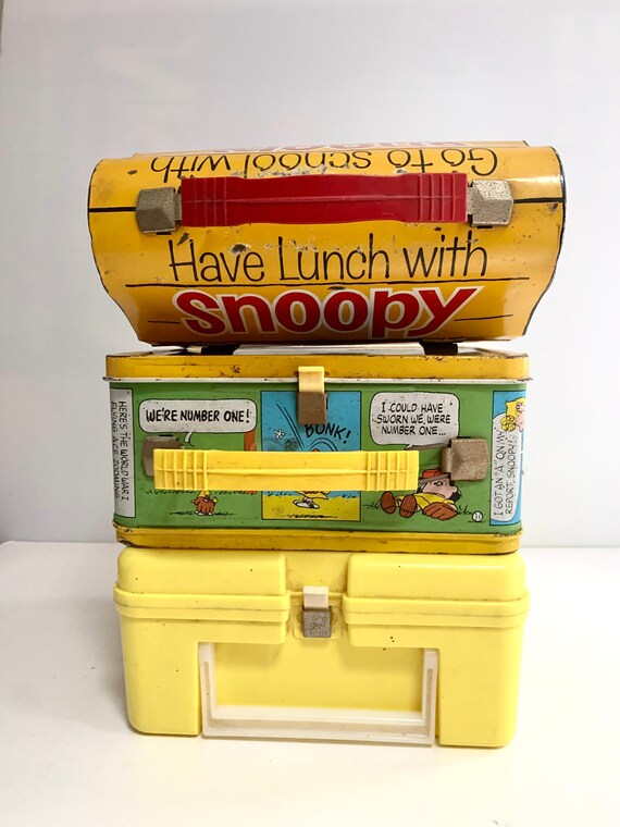 VINTAGE Yellow PEANUTS plastic lunch box & 8 oz. thermos RARE