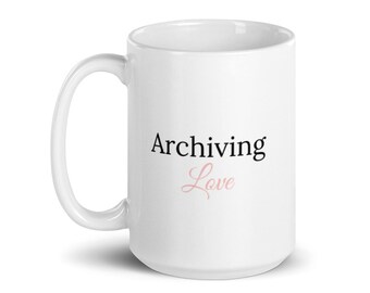 Archiving Love - taza de afirmación blanca