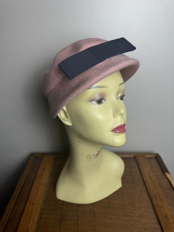 Vintage 1960s Light Pink Cloche Bell Shaped Wool F