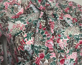 Vintage 1970s Brown Pink Red Green Floral Nature Multicolor Print Button Down Shirt Blouse Long Sleeve with Tie Bow