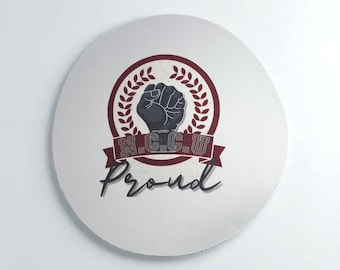 Alfombrilla de ratón NCCU Proud – Accesorio de escritorio Eagle Pride de HBCU / Regalo universitario negro / Alfombrilla de ratón para exalumnos de la Universidad Central de Carolina del Norte / Regalos de HBCU