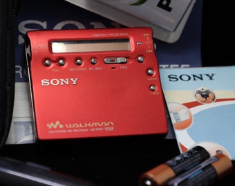 Sony MZ R900 MINIDISC recorder with  Sony microphone in red