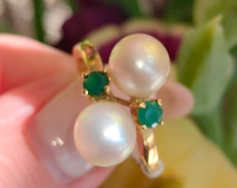 Vintage 1960s Italian Chrysoprase and 8mm Pearl 18k Solid Hallmarked Gold Ring