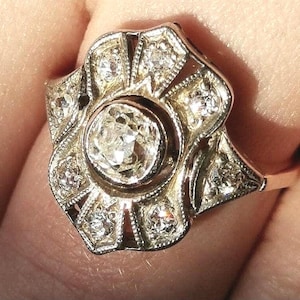 Art Deco Diamond Gold Ring from the 1920s