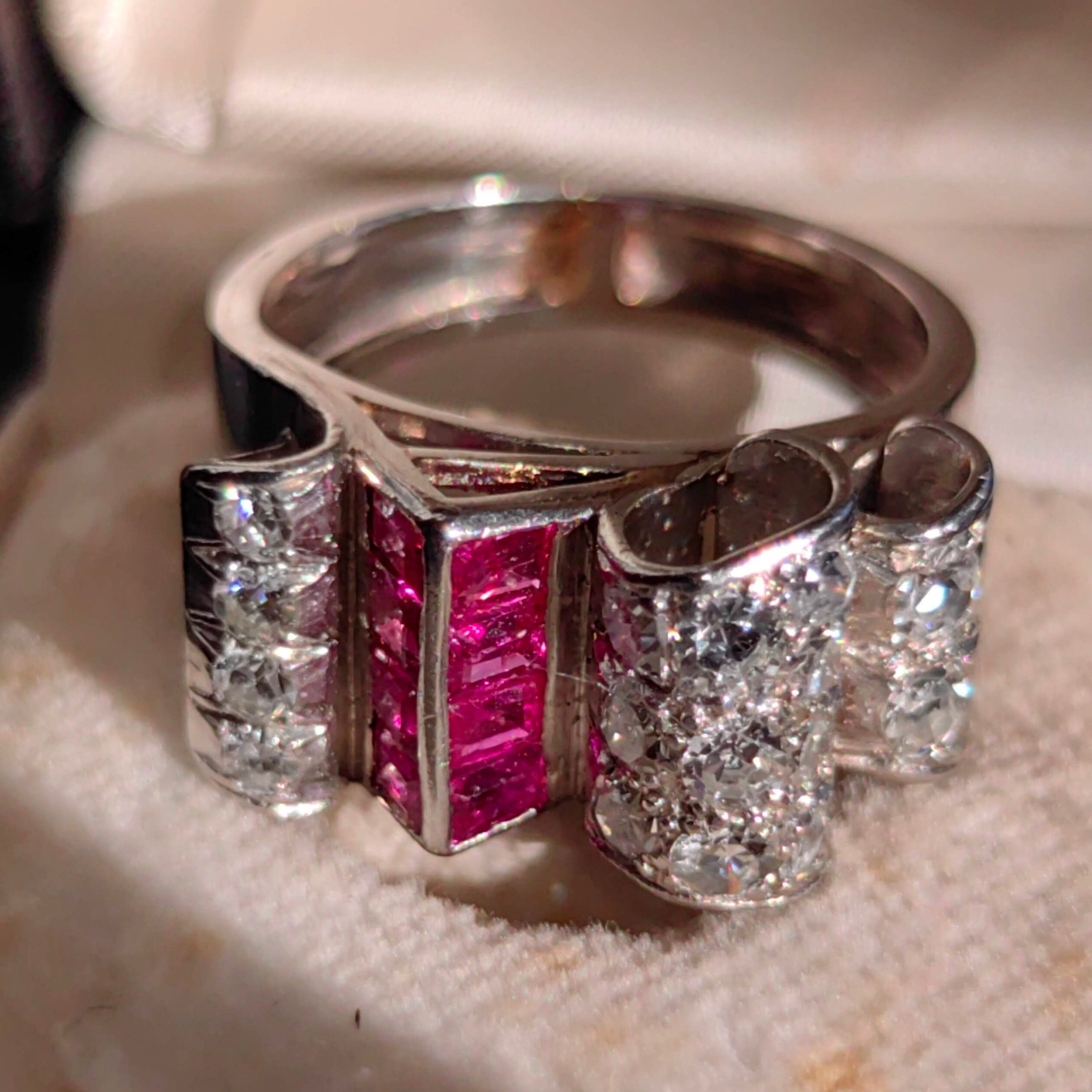 Chevalière Art Déco Or Blanc 18k Avec Diamant Et Rubis - Taille 47 - Années 1930