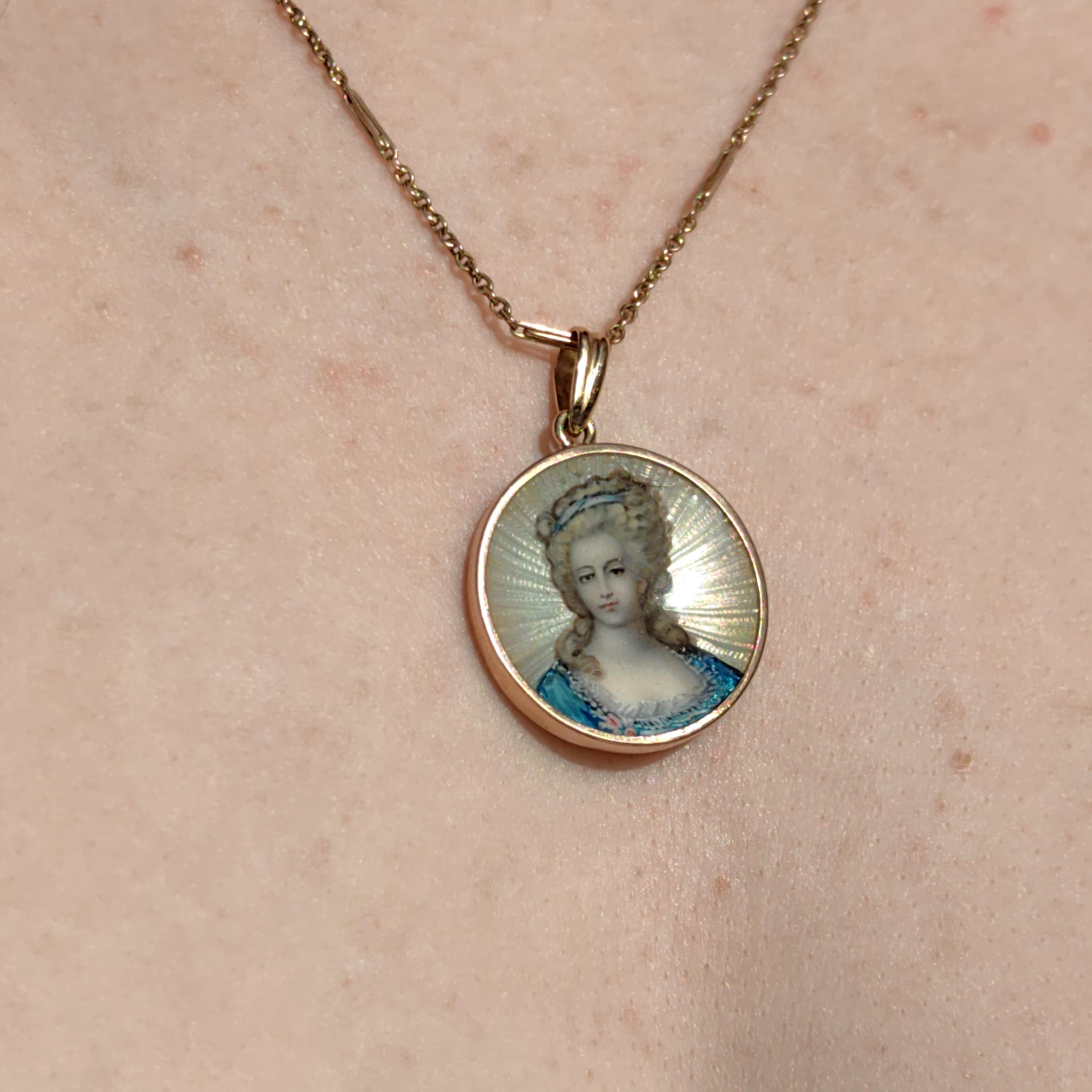 Pendentif En Or 18 Carats Avec Portrait De Profil En émail - Poids 1.76 G, Occasion