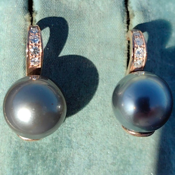 Boucles D'Oreilles Anciennes En Argent Massif Et Or Rose Avec Une Belle Perle De Tahiti Grise - Occasion