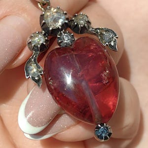 Ciondolo gotico vittoriano con cuore di rubellite rossa, tormalina e diamanti rosa, montatura in oro massiccio 14k, ciondolo regalo