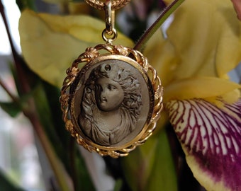 Victorian era 1870s Antique Hand Carved Lava Stone Solid 14K Gold 6.0 grams framed Cameo Pendant