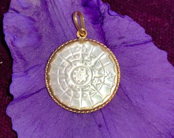 Antique Vintage 1970s Hand Carved Mother of Pearl and 18k Gold Elegant Round Circle Pendant