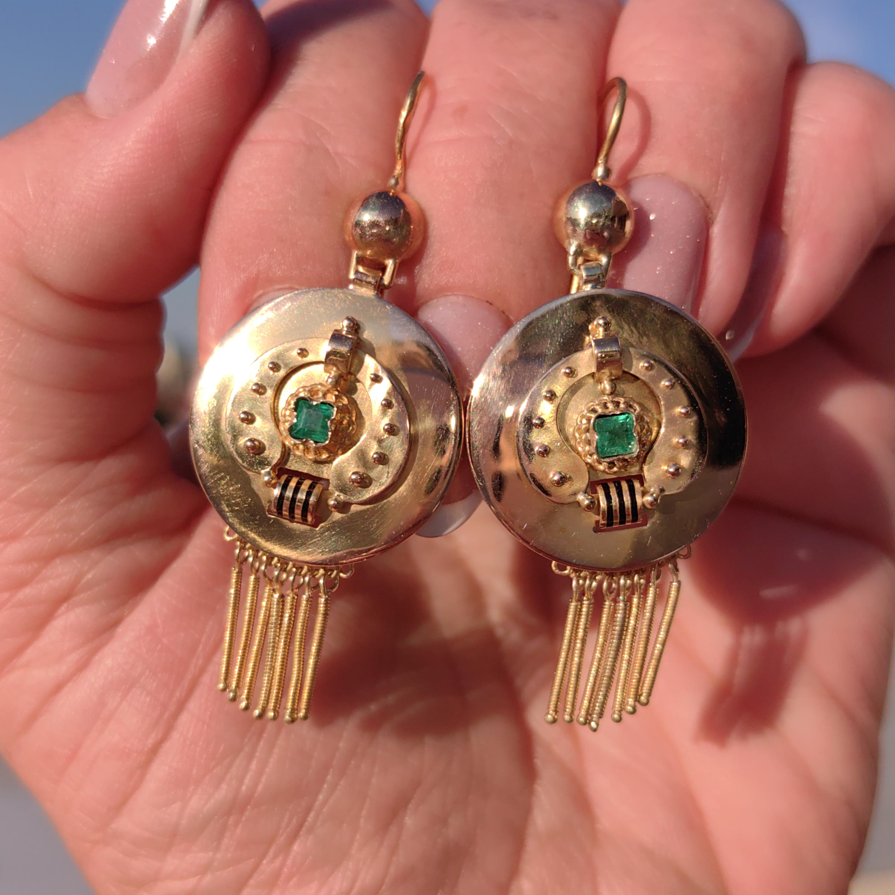 Antichi orecchini pendenti ovali in oro giallo e corallo - Asta Gioielli e Orologi