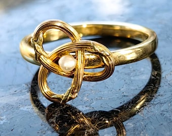Antique Art Nouveau Vintage Pearl 14K Yellow Solid Gold Dainty Infinity Ring