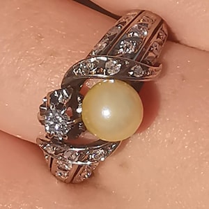 Art Deco Pearl and Diamond 1920s Solid Gold Ring