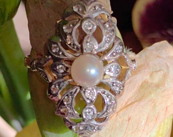 Art Deco 1930s Antique Vintage 0.3 ct. Diamond and Natural Pearl Solid 14k Yellow Gold Ring