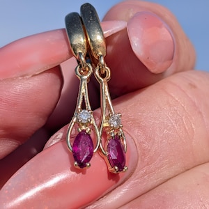 Pendientes colgantes de rubí y diamante en oro macizo de 14k 585, pendientes colgantes florales vintage con cierre de palanca, regalo elegante para ella.