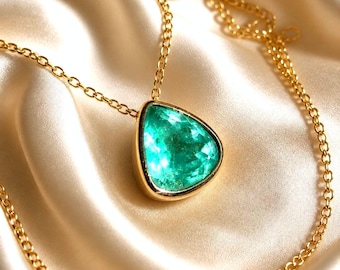 Antique Trillion-Cut Emerald Bezel Pendant Necklace, Gold Green Gemstone Minimalist Estate Jewelry