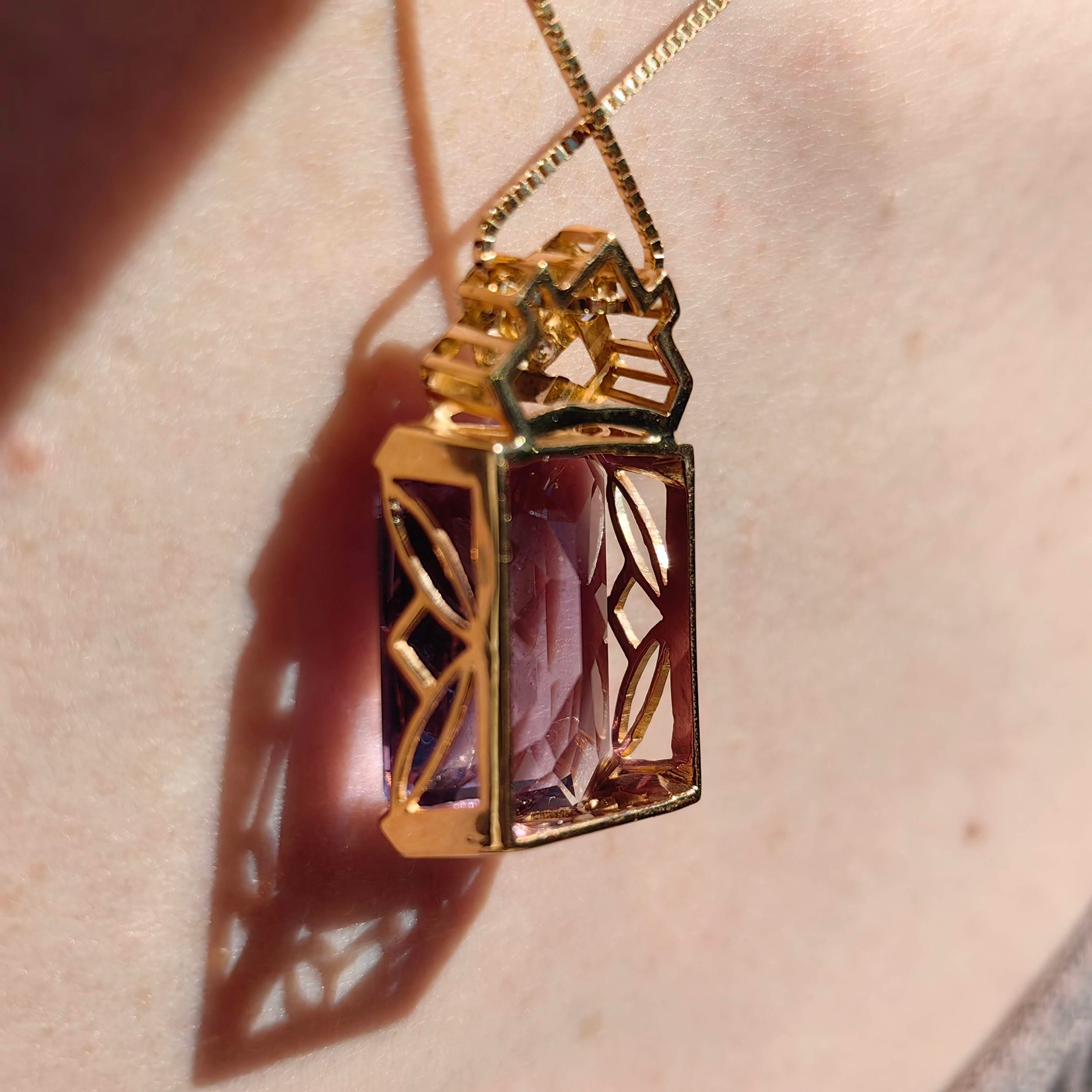 Pendentif Sceau Antique En Or 18k Avec Améthyste Sculptée - Années 1920 | Collier Mi-long
