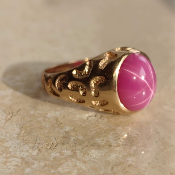Vintage 10k Gold Star Ruby Ring: Panther Pattern,… - image 3