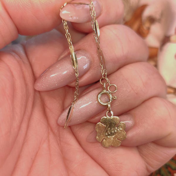 Pulsera antigua vintage con dije de María y trébol de cuatro hojas en oro amarillo macizo de 14 k 585 con sello distintivo. Regalo para ella.